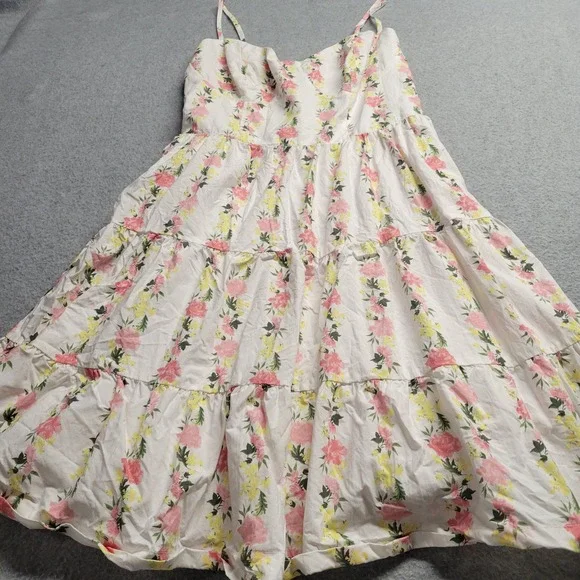 Vineyard Vines Kentucky Derby Floral Tiered Midi Dress White Pink Yellow Size 6 - Picture 4 of 12